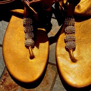 Dizzy size 9.5-10 Gold Sandal maybe rhinestones ?